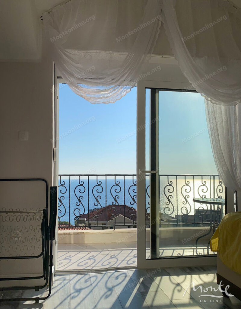 penthaus s 4 spalnyami v sveti stefane s vidom na more i gory 13