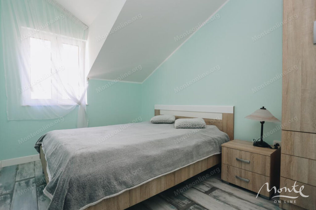 penthaus s 4 spalnyami v sveti stefane s vidom na more i gory 15