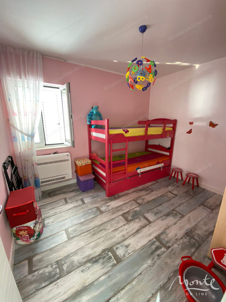 penthaus s 4 spalnyami v sveti stefane s vidom na more i gory 16