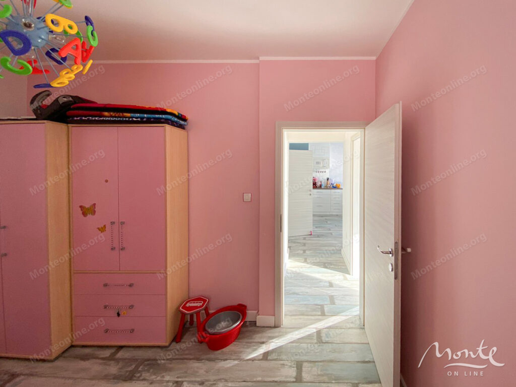 penthaus s 4 spalnyami v sveti stefane s vidom na more i gory 17