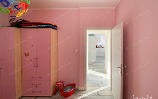 penthaus s 4 spalnyami v sveti stefane s vidom na more i gory 17