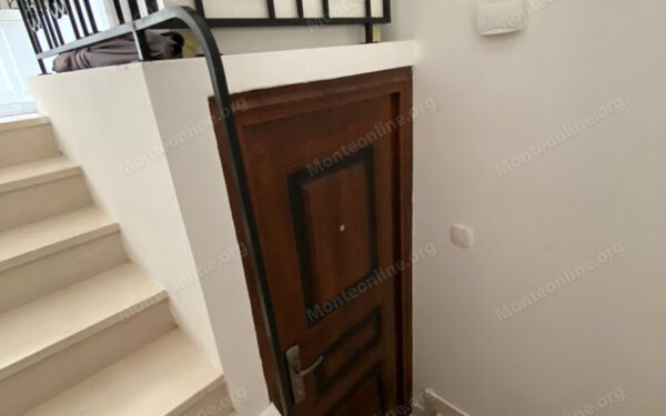 penthaus s 4 spalnyami v sveti stefane s vidom na more i gory 18