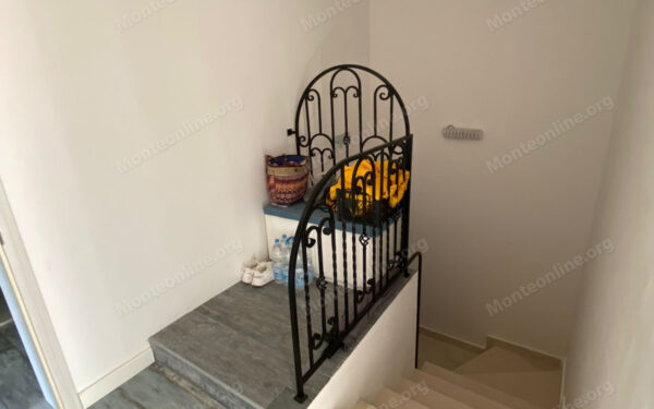 penthaus s 4 spalnyami v sveti stefane s vidom na more i gory 20