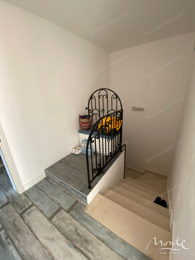 penthaus s 4 spalnyami v sveti stefane s vidom na more i gory 20