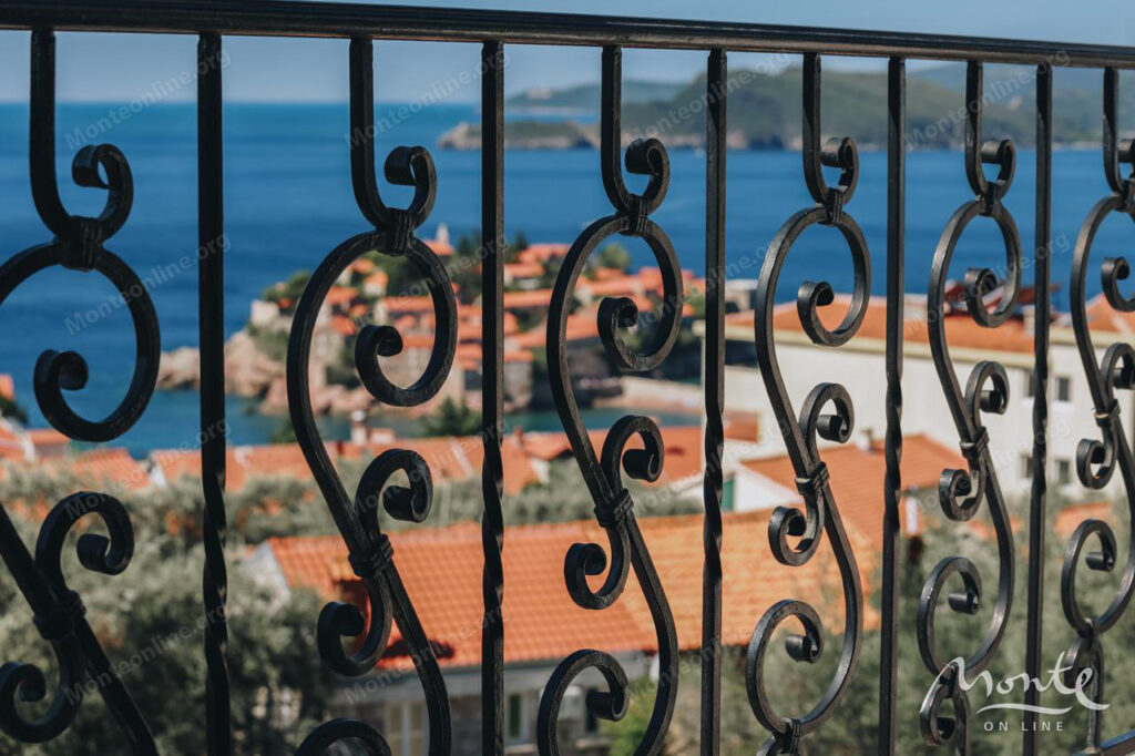 penthaus s 4 spalnyami v sveti stefane s vidom na more i gory 30