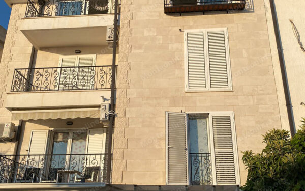 penthaus s 4 spalnyami v sveti stefane s vidom na more i gory 32