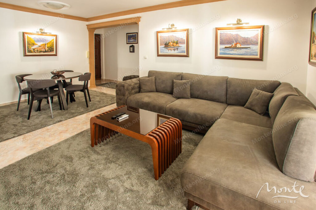 prostornaya kvartira s 2 spalnyami i dvumya terrasami v czentre budvy 03