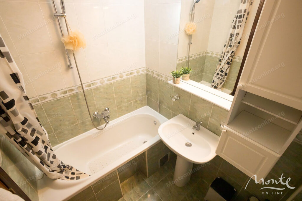 prostornaya kvartira s 2 spalnyami i dvumya terrasami v czentre budvy 15