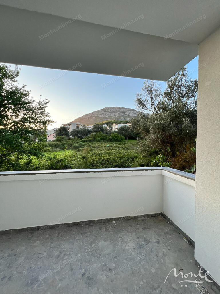 prostornaya kvartira s 2 spalnyami s vidom na gory v tihom rajone bara 03