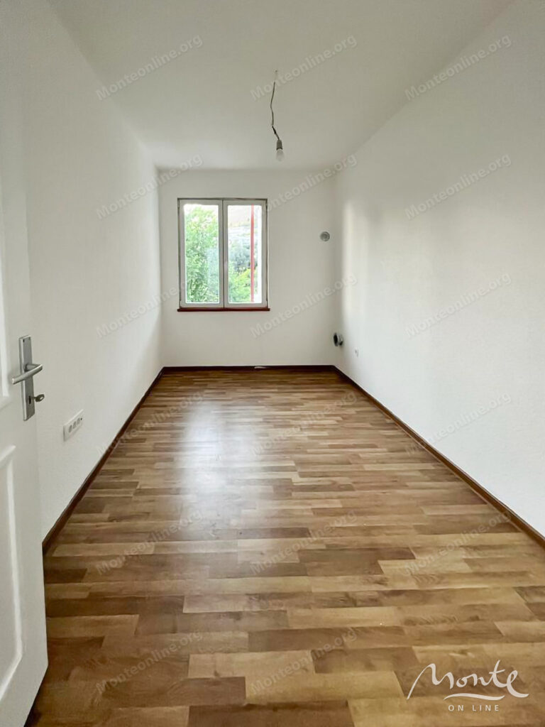 prostornaya kvartira s 2 spalnyami s vidom na gory v tihom rajone bara 08