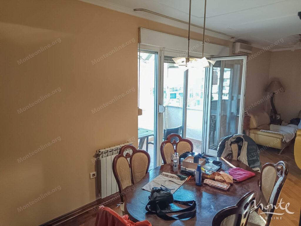 prostornaya kvartira s 2 spalnyami v rajone staryj aerodrom podgoricza 04