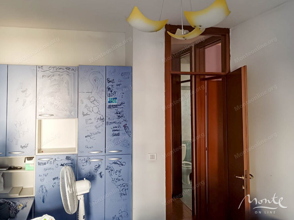 prostornaya kvartira s 2 spalnyami v rajone staryj aerodrom podgoricza 09