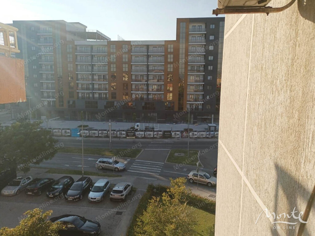 prostornaya kvartira s 2 spalnyami v rajone staryj aerodrom podgoricza 18