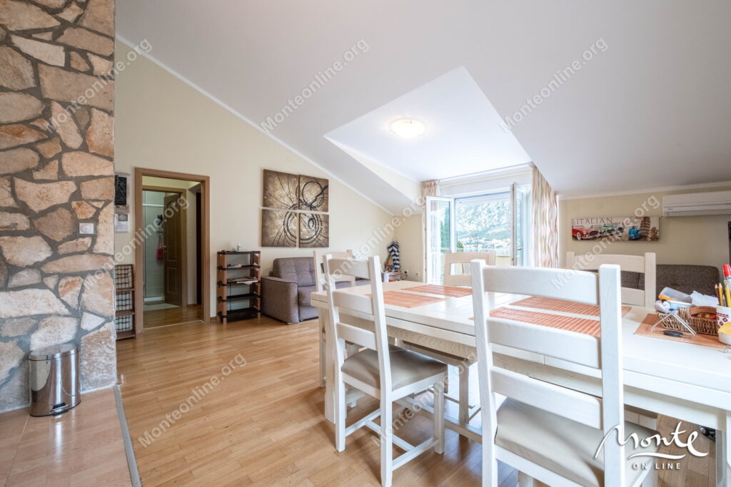 prostornaya kvartira s 2 spalnyami vidom na more i bassejnom v prchane kotor 09