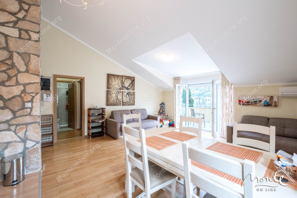 prostornaya kvartira s 2 spalnyami vidom na more i bassejnom v prchane kotor 12