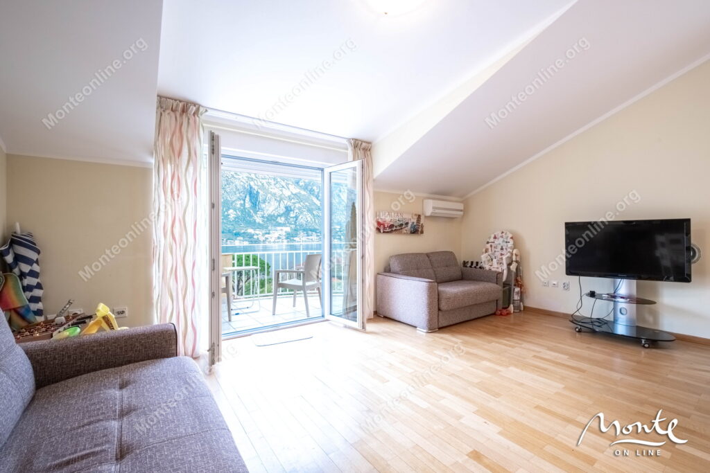 prostornaya kvartira s 2 spalnyami vidom na more i bassejnom v prchane kotor 16