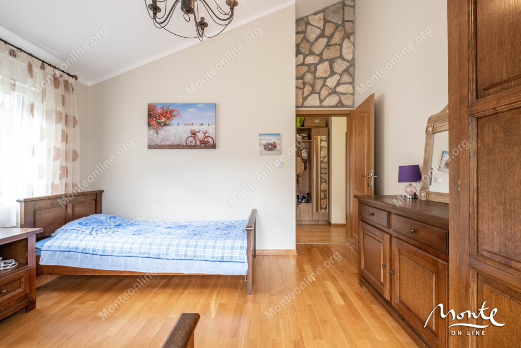 prostornaya kvartira s 2 spalnyami vidom na more i bassejnom v prchane kotor 20