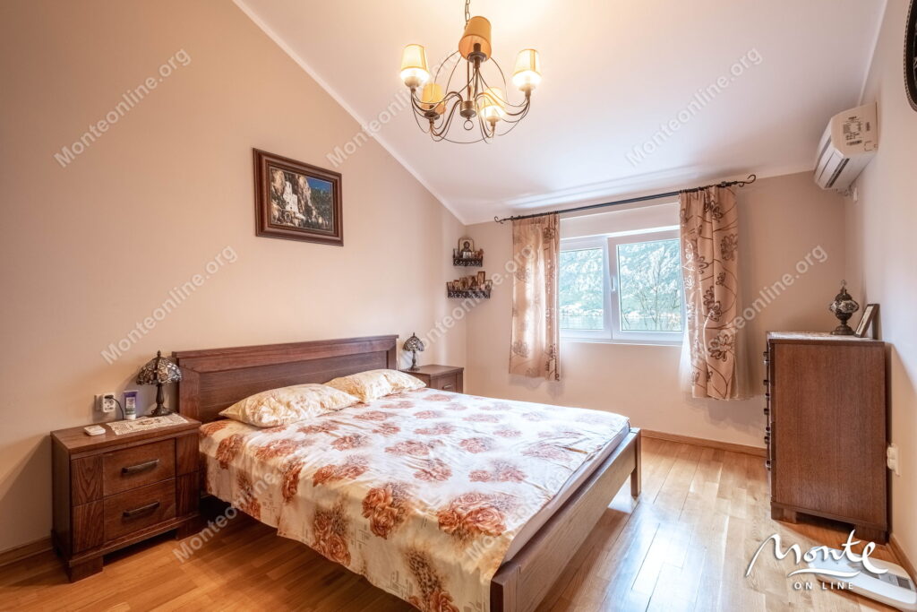 prostornaya kvartira s 2 spalnyami vidom na more i bassejnom v prchane kotor 21