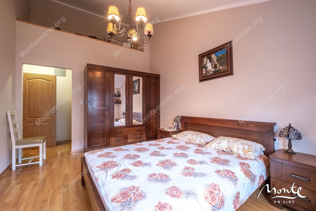 prostornaya kvartira s 2 spalnyami vidom na more i bassejnom v prchane kotor 22