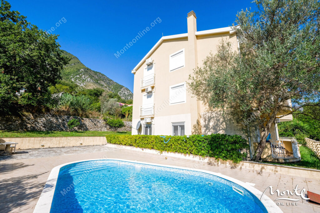 prostornaya kvartira s 2 spalnyami vidom na more i bassejnom v prchane kotor 29