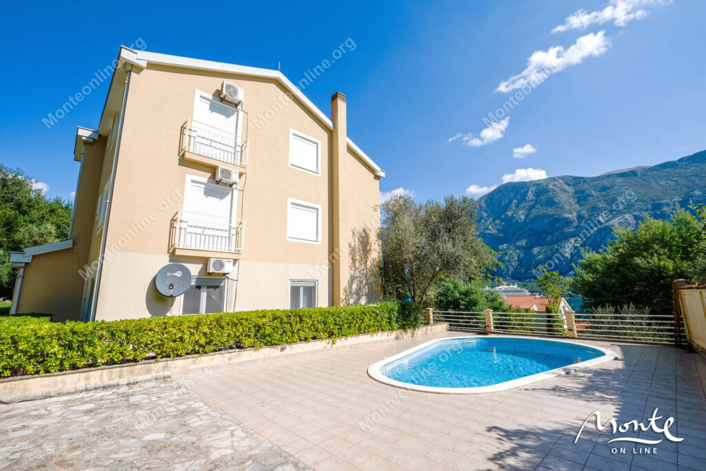 prostornaya kvartira s 2 spalnyami vidom na more i bassejnom v prchane kotor 30