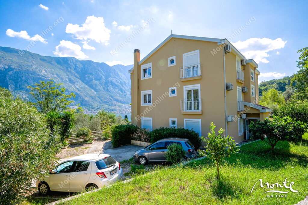 prostornaya kvartira s 2 spalnyami vidom na more i bassejnom v prchane kotor 33