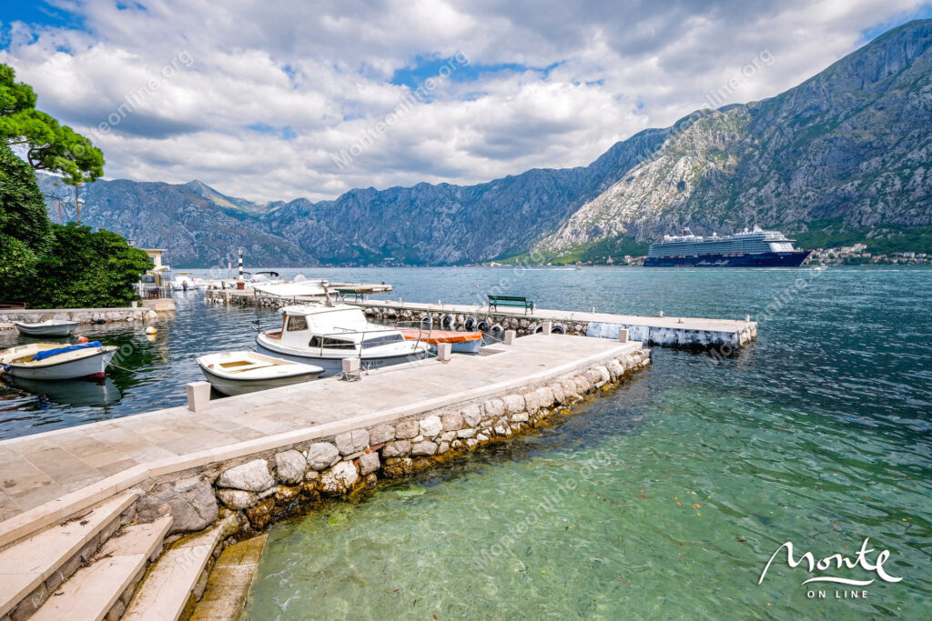 prostornaya kvartira s 2 spalnyami vidom na more i bassejnom v prchane kotor 37