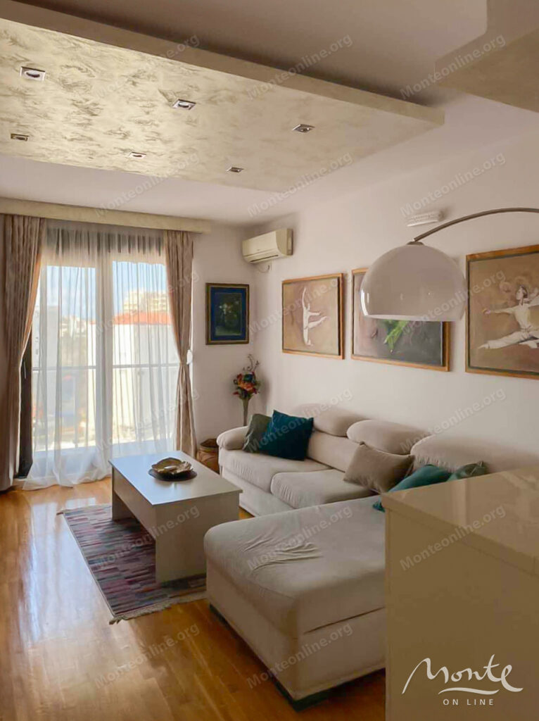 prostornaya kvartira s 3 spalnyami tremya terrasami i vidom na more v bechichi 02