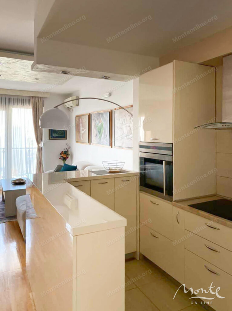 prostornaya kvartira s 3 spalnyami tremya terrasami i vidom na more v bechichi 04