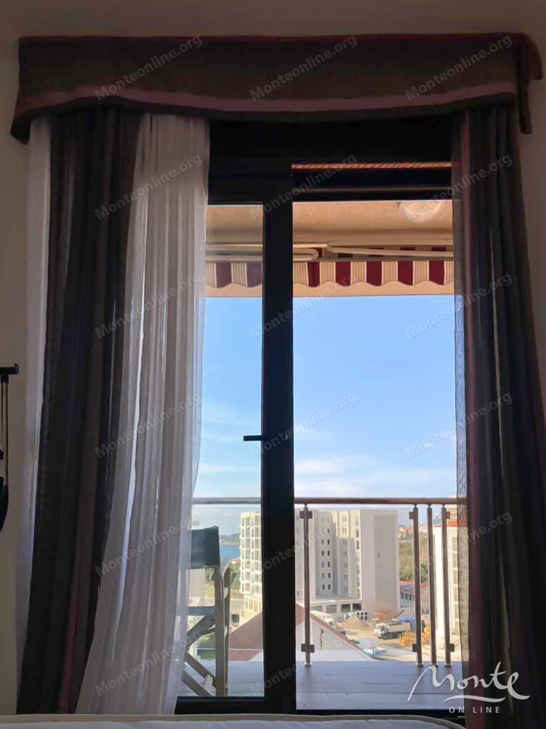 prostornaya kvartira s 3 spalnyami tremya terrasami i vidom na more v bechichi 13