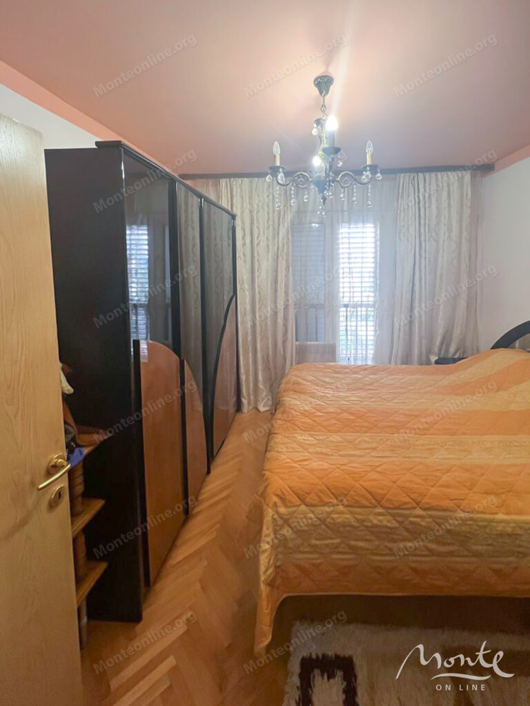 prostornaya meblirovannaya kvartira s 3 spalnyami v budve 09