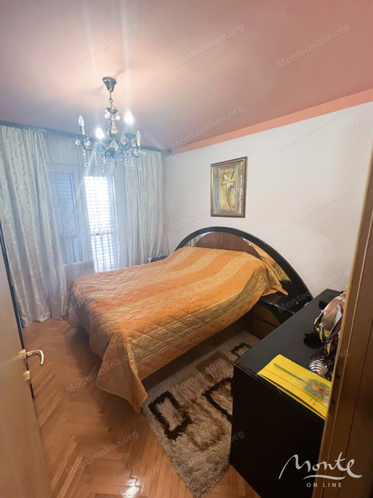 prostornaya meblirovannaya kvartira s 3 spalnyami v budve 10