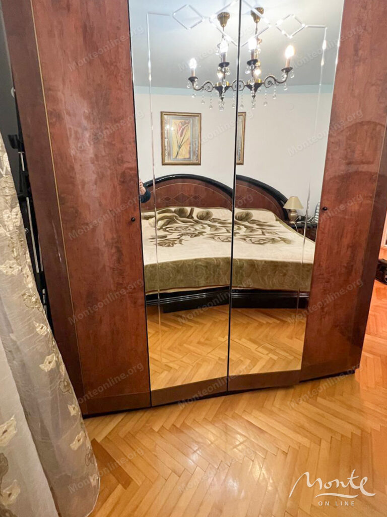 prostornaya meblirovannaya kvartira s 3 spalnyami v budve 13