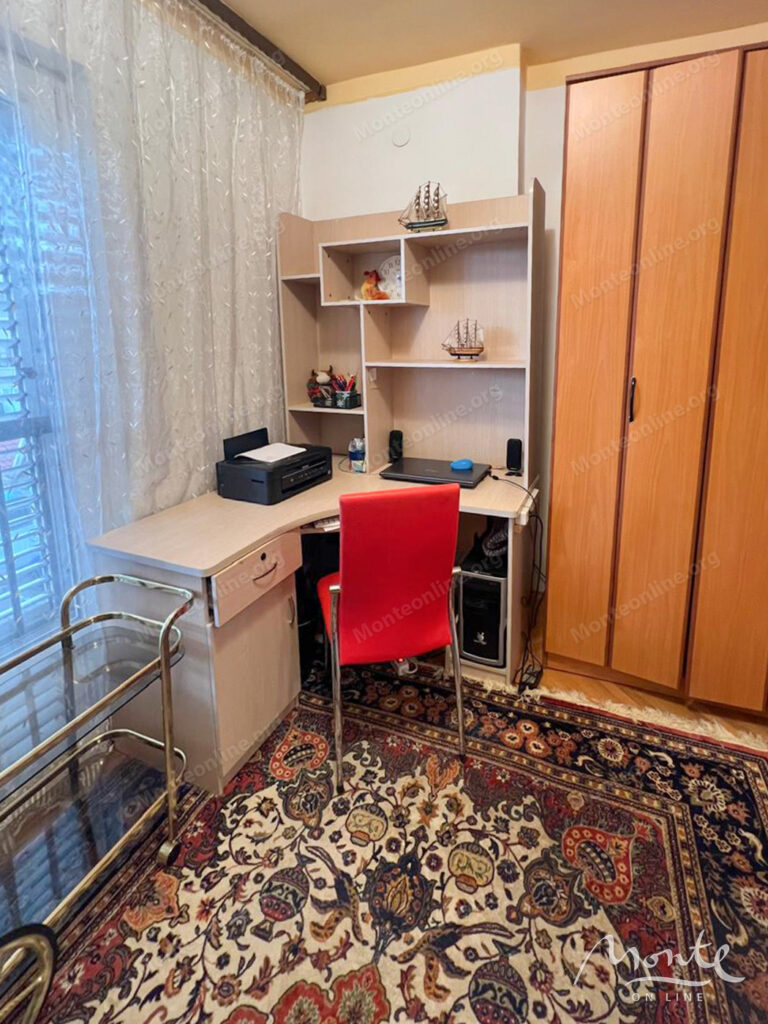 prostornaya meblirovannaya kvartira s 3 spalnyami v budve 15