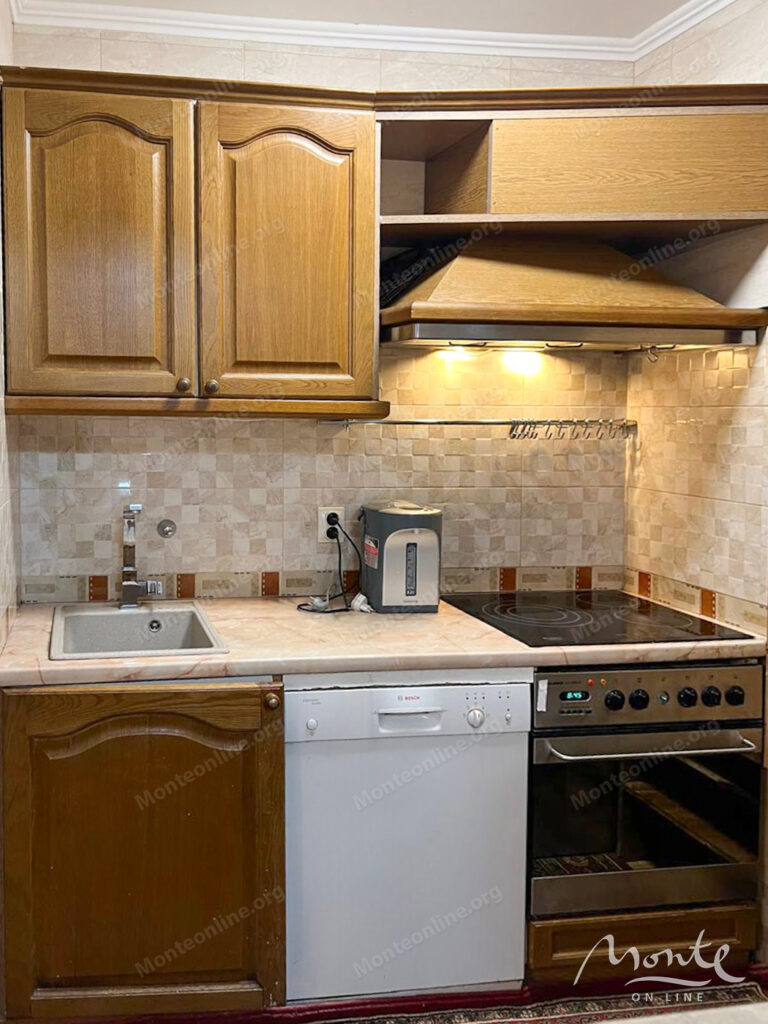 prostornaya meblirovannaya kvartira s 3 spalnyami v budve 20