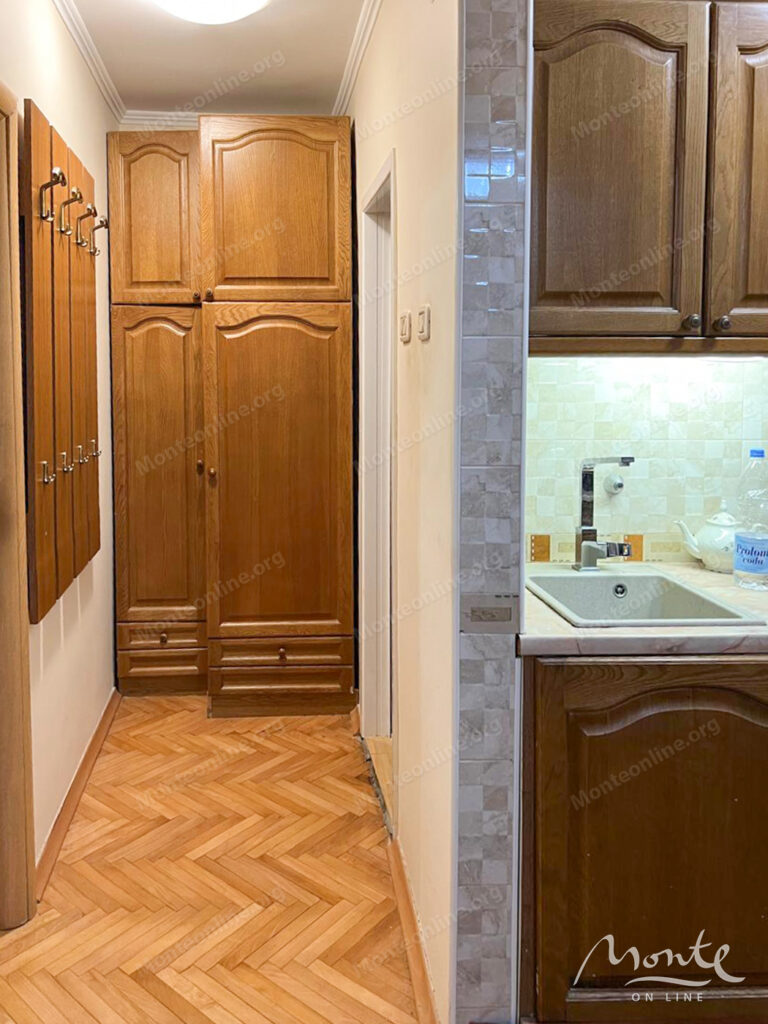 prostornaya meblirovannaya kvartira s 3 spalnyami v budve 23