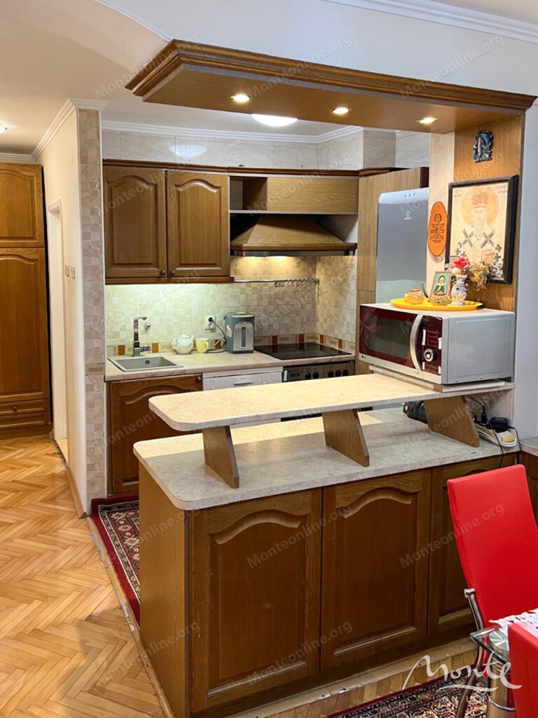 prostornaya meblirovannaya kvartira s 3 spalnyami v budve 25