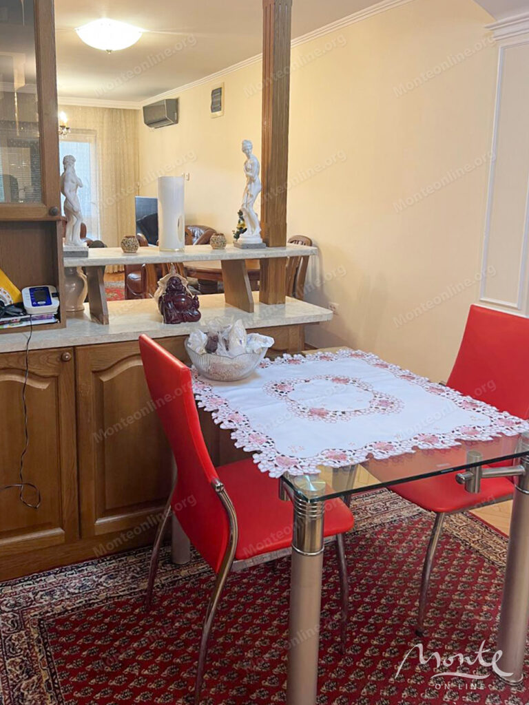 prostornaya meblirovannaya kvartira s 3 spalnyami v budve 26