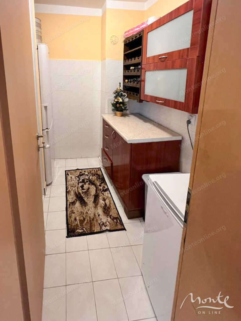 prostornaya meblirovannaya kvartira s 3 spalnyami v budve 27