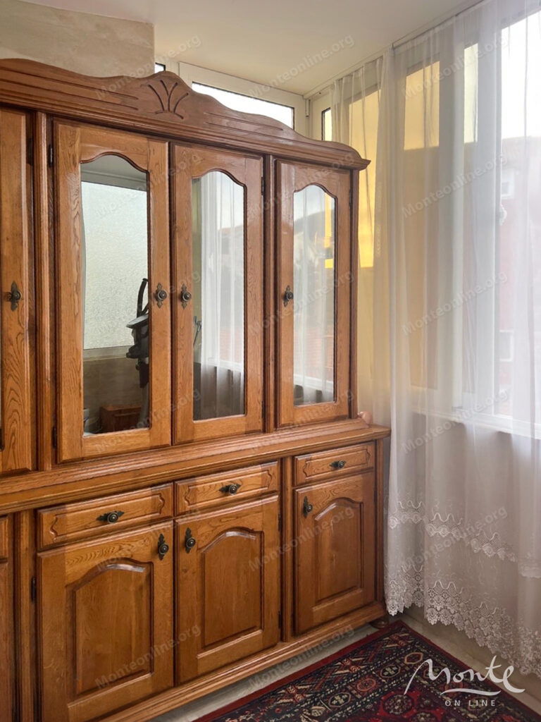 prostornaya meblirovannaya kvartira s 3 spalnyami v budve 28