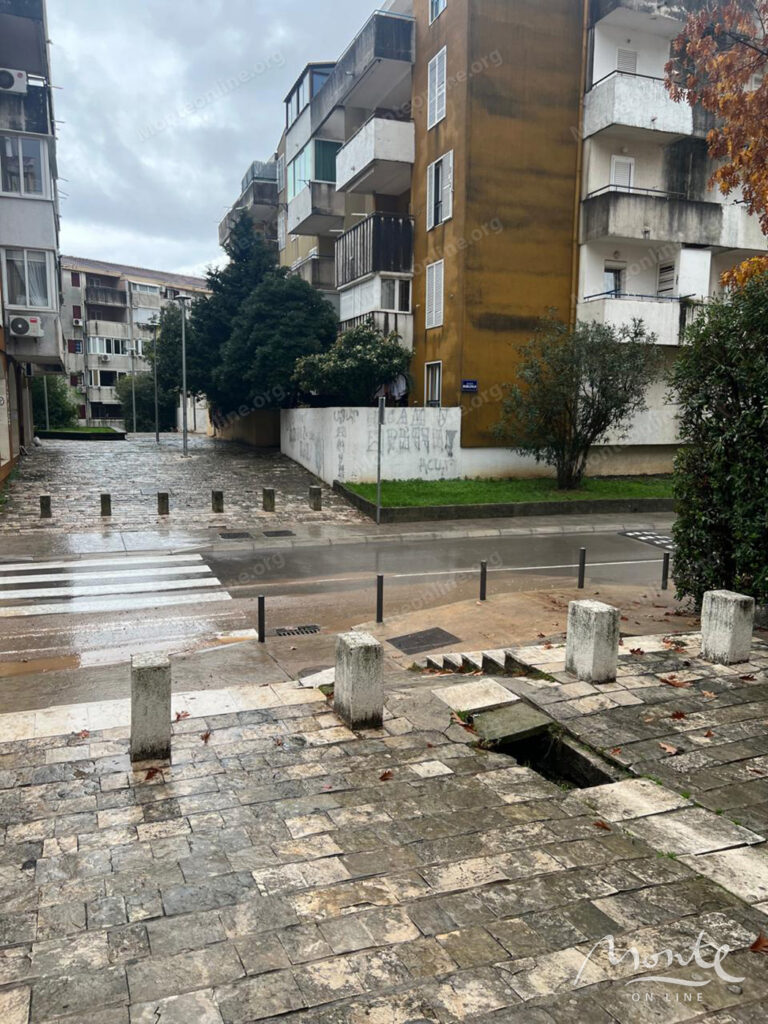 prostornaya meblirovannaya kvartira s 3 spalnyami v budve 35