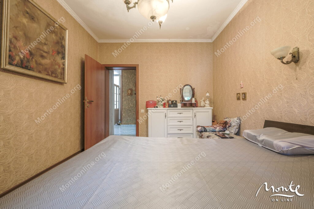 Prostrana kuća sa panoramskim pogledom na zaliv i stari grad Kotor 13