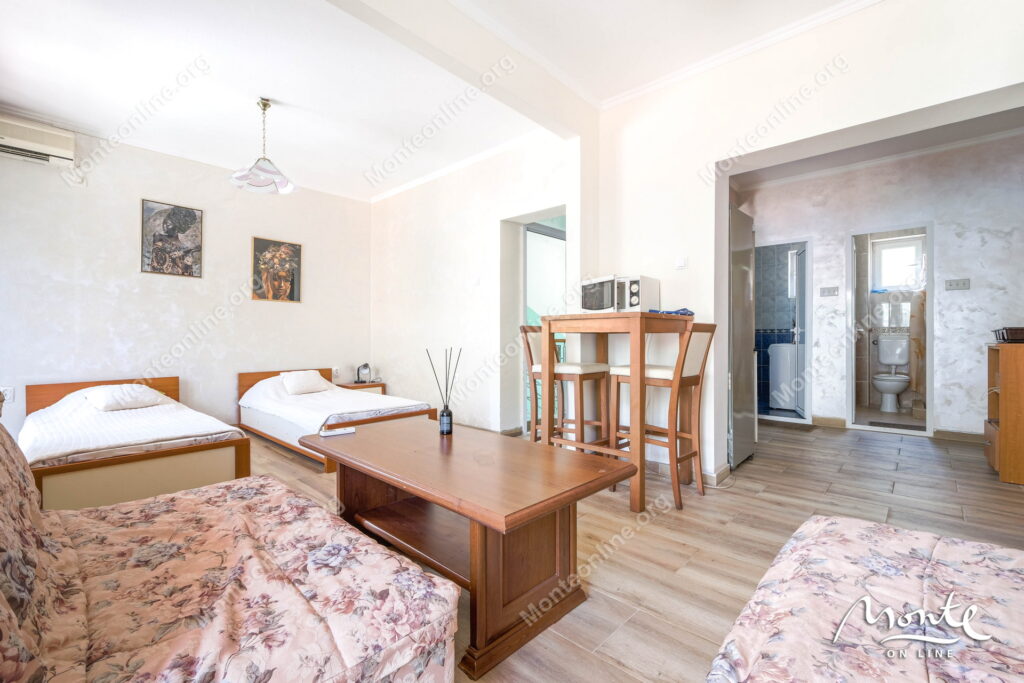 Prostrana kuća sa panoramskim pogledom na zaliv i stari grad Kotor 16