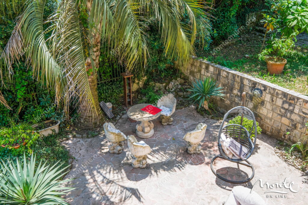 Prostrana kuća sa panoramskim pogledom na zaliv i stari grad Kotor 20