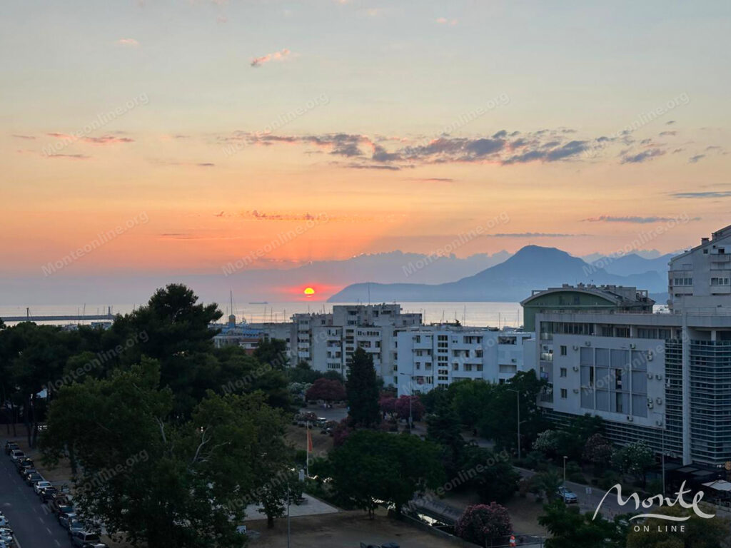 sovremennaya kvartira s 1 spalnej v prestizhnom komplekse s vidom na gory i more v bare 01