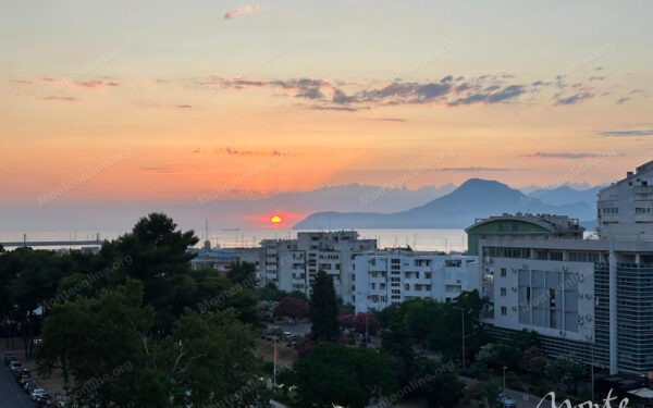 sovremennaya kvartira s 1 spalnej v prestizhnom komplekse s vidom na gory i more v bare 01