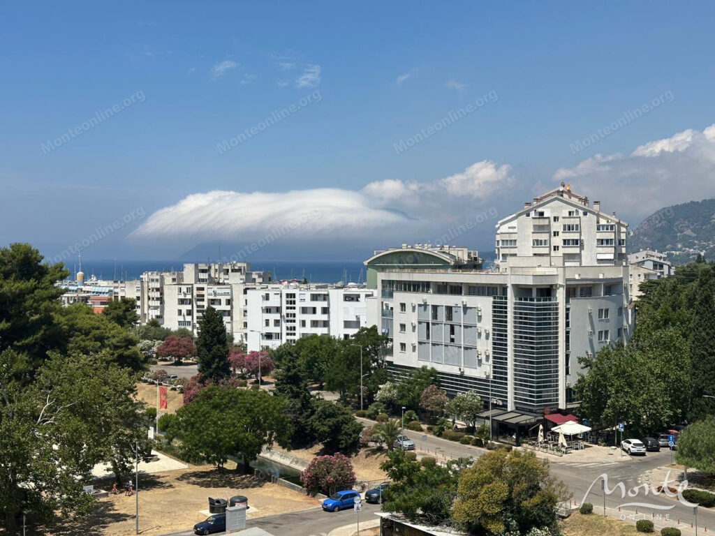 sovremennaya kvartira s 1 spalnej v prestizhnom komplekse s vidom na gory i more v bare 14