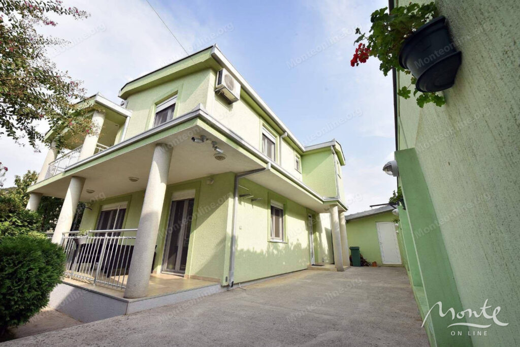 sovremennyj meblirovannyj dom s sadom v tihom rajone ryadom s podgoriczej 03