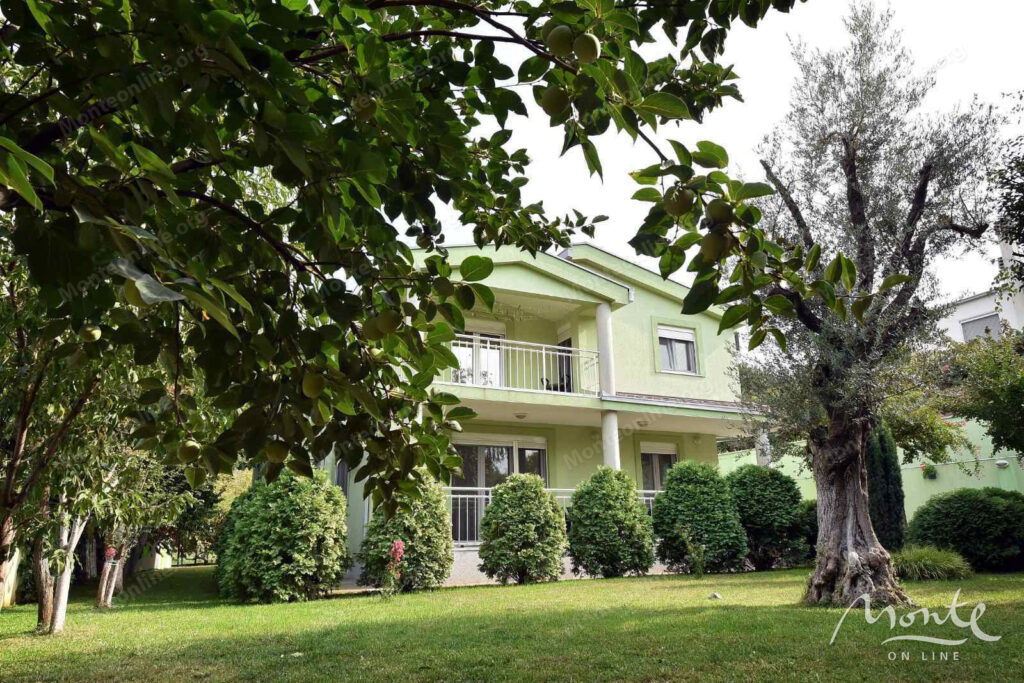 sovremennyj meblirovannyj dom s sadom v tihom rajone ryadom s podgoriczej 04