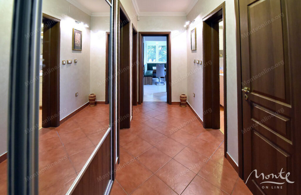 sovremennyj meblirovannyj dom s sadom v tihom rajone ryadom s podgoriczej 15